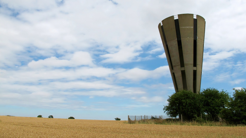 Illustration for article titled Bizarre Water Towers That Look Like Alien Spaceships